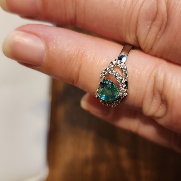 ❤️ GREEN HEART RING - Picture 6 of 6